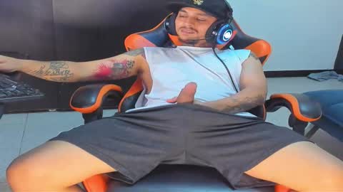 enjoymycock99 online show from November 18, 5:54 am