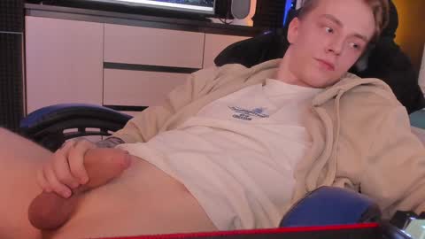 Snapshot of enkeer chatting on January 6, 11:31 pm Enker online show from January 6, 11:31 pm