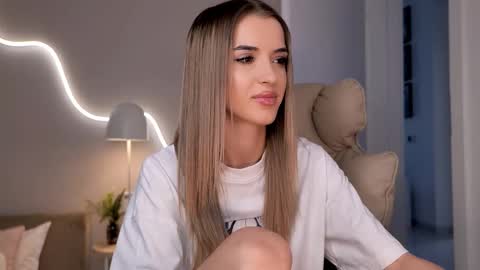 entya online show from February 3, 9:13 am