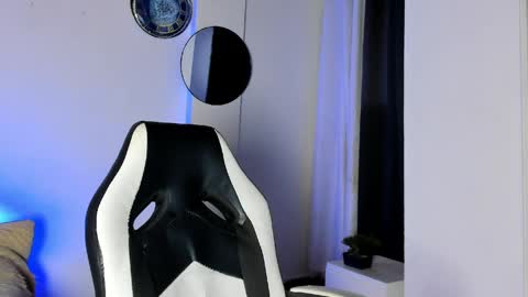 enzo_corleone online show from April 22, 5:47 am