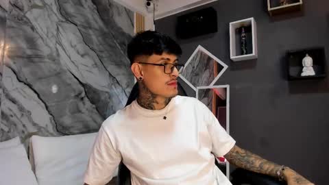 Snapshot of enzorodriguezz chatting on October 21, 1:05 pm Enzo Rodriguez online show from October 21, 1:05 pm