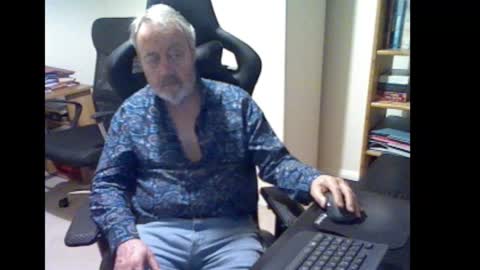 erasmus_d online show from November 15, 6:42 pm