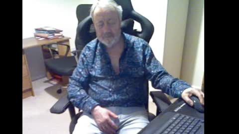 erasmus_d online show from February 21, 6:22 pm