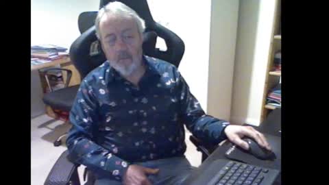 erasmus_d online show from October 19, 5:17 pm