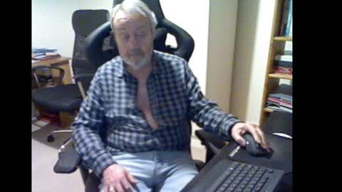 erasmus_d online show from December 23, 6:26 pm