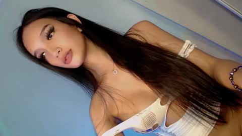 Snapshot of eres_guapa chatting on March 12, 5:02 am Elisa online show from March 12, 5:02 am