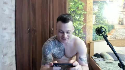 Eric online show from December 15, 1:01 am