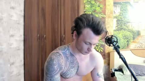 Eric online show from December 5, 2:44 am