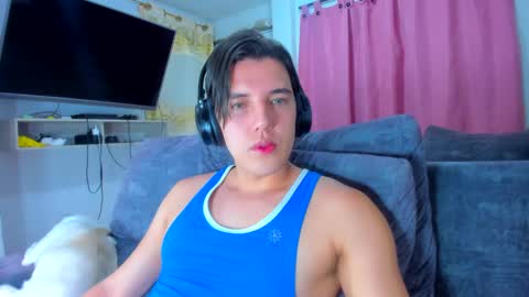 eric_twink18 online show from January 20, 4:43 am
