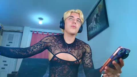 eric_twink18 online show from January 17, 7:18 am