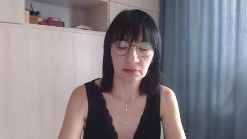 ericablack8 online show from September 18, 8:40 am