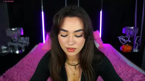 Erica online show from November 10, 2:53 pm