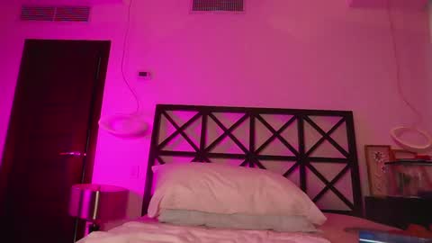 Venus Skye online show from October 1, 8:30 pm