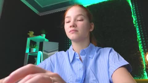Snapshot of erikabrian chatting on December 28, 1:39 am erikabrian online show from December 28, 1:39 am