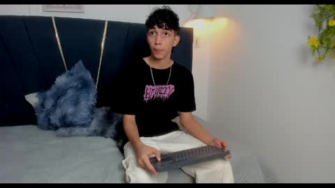ero_boy40 online show from May 19, 3:57 am