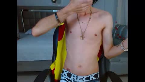 eroboyxox online show from February 19, 11:15 pm