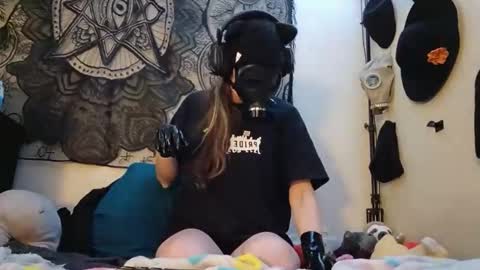 erosedescending online show from April 15, 3:04 pm