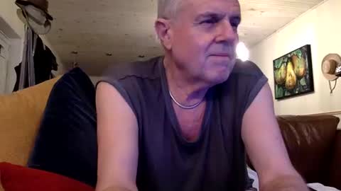 eros online show from December 12, 5:42 am