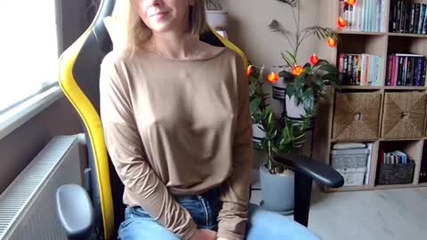 Melissa   online show from February 14, 8:10 am