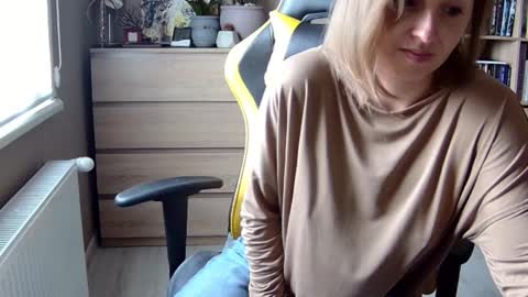 Melissa   online show from February 9, 11:14 am