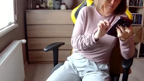 Melissa   online show from February 6, 1:21 pm