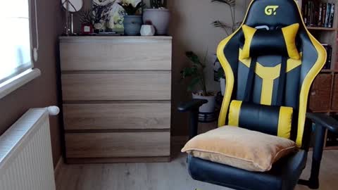 Melissa   online show from February 1, 1:30 pm