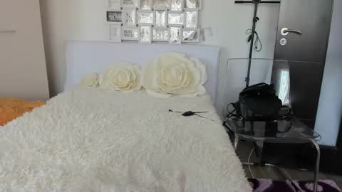 Snapshot of eroticsensualkitty4u chatting on February 10, 11:25 am eroticsensualkitty4u online show from February 10, 11:25 am