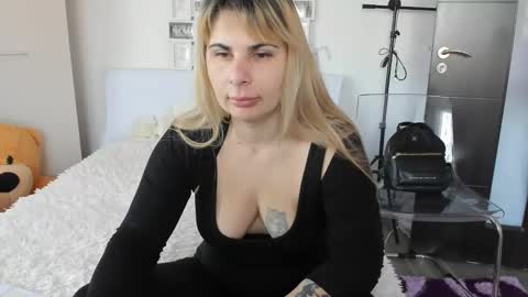 Snapshot of eroticsensualkitty4u chatting on January 27, 8:40 am eroticsensualkitty4u online show from January 27, 8:40 am