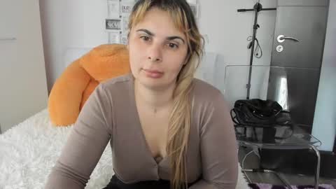 Snapshot of eroticsensualkitty4u chatting on February 4, 10:43 am eroticsensualkitty4u online show from February 4, 10:43 am