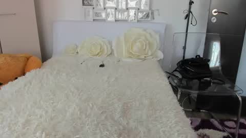Snapshot of eroticsensualkitty4u chatting on January 9, 11:14 am eroticsensualkitty4u online show from January 9, 11:14 am