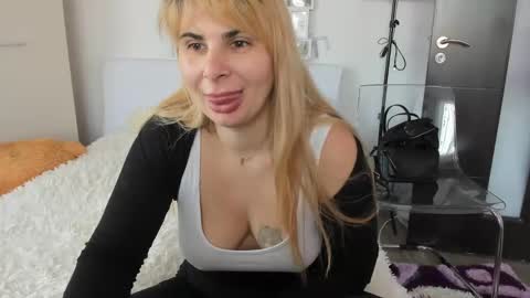 Snapshot of eroticsensualkitty4u chatting on January 15, 10:38 am eroticsensualkitty4u online show from January 15, 10:38 am