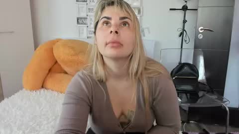 Snapshot of eroticsensualkitty4u chatting on February 24, 12:37 pm eroticsensualkitty4u online show from February 24, 12:37 pm