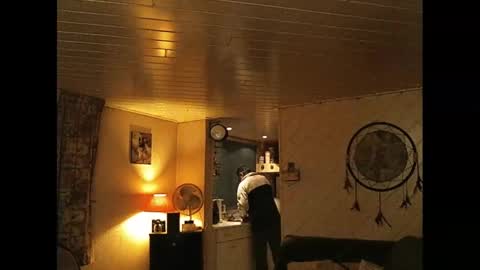 Erwins room welcome sound on online show from February 9, 8:34 pm