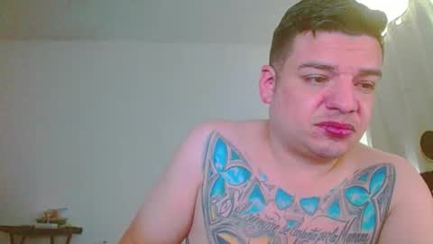 escodamus12 online show from February 9, 10:00 pm