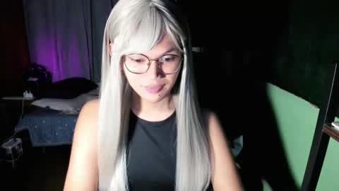 Snapshot of esilchan chatting on September 22, 2:26 am Chelliane online show from September 22, 2:26 am