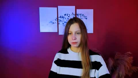 esme_moore_ online show from October 19, 8:52 am