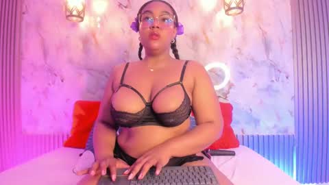 esmeralda online show from February 13, 9:09 am
