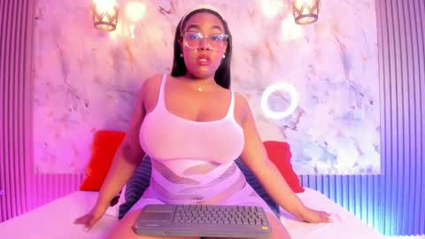 esmeralda online show from February 3, 9:08 am