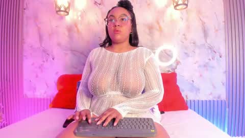 esmeralda online show from February 19, 9:28 am