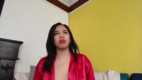 Esmeralda online show from November 12, 3:25 pm