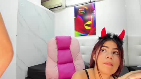 esperanzaandjey online show from March 7, 10:43 pm