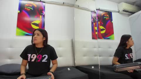esperanzaandjey online show from March 4, 7:54 pm