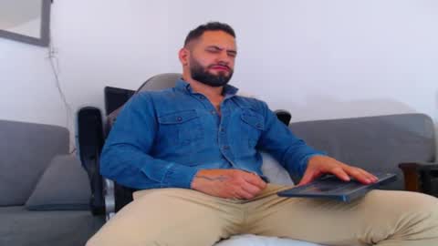 esteban online show from December 17, 4:36 pm