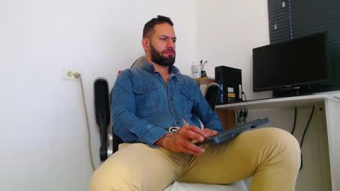 esteban online show from March 10, 3:49 pm