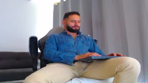 esteban online show from November 13, 5:15 pm