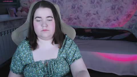 estelle_hicks online show from May 19, 7:10 pm