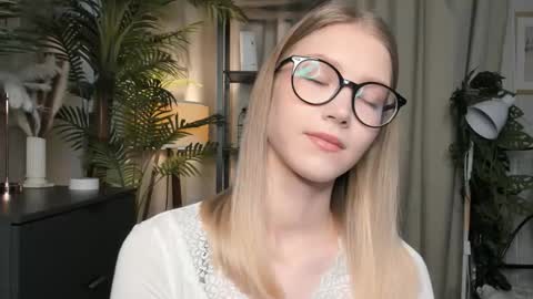 Natalie online show from October 24, 6:14 am