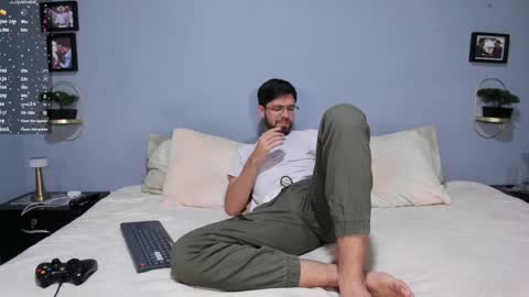 ADAM TAYLOR  ETHAN CAMBAL INDEPENDENT MODELS online show from January 16, 8:57 pm