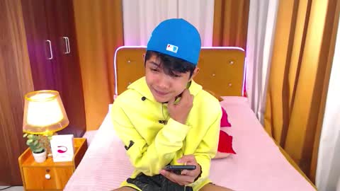 ethan_lauren online show from April 15, 7:58 pm