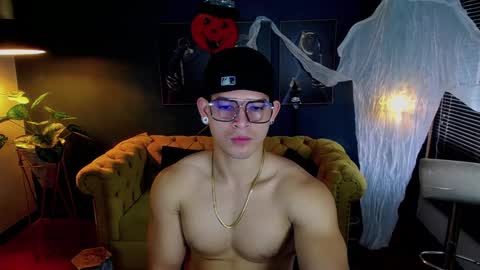 ETHAN RODGERS online show from October 30, 8:42 pm